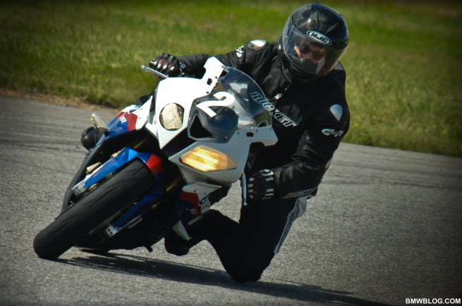 bmw-s1000rr-race-track-18