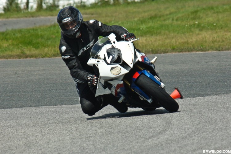 BMWBLOG Ride Review: BMW S1000RR – A Knee Sliding Good Time