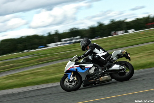 bmw-s1000rr-race-track-7