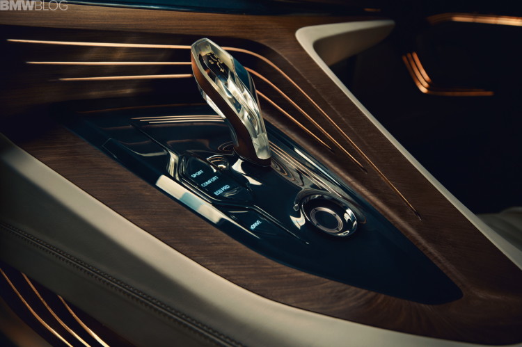 Crystal gear shifter BMW Vision Future Luxury
