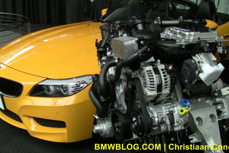US Debut: BMW Z4 sDrive28i 4-cylinder in Atacama Yellow