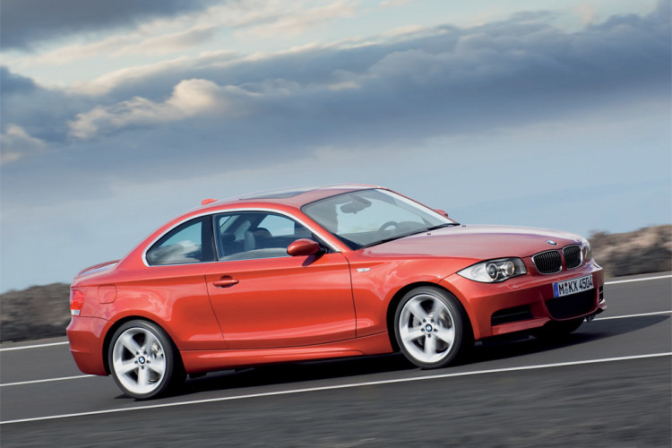 Comparison: 1971 DeTomasso Pantera vs. 2008 BMW 135i