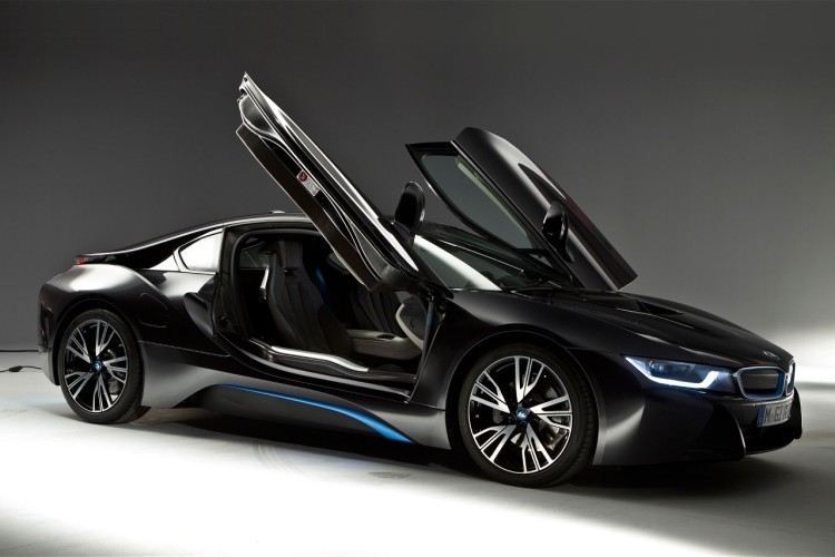 BMW i8 in detail. Design – VIDEO