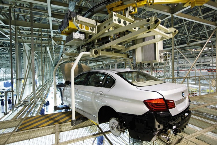 World Premiere: New Long-Wheelbase BMW 5 Series Sedan LWB